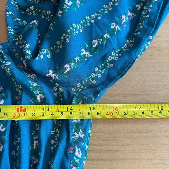 Kingston Grey Emma JUNIOR Smocked Waist Floral Cropped Top Medium Teal Blue Rayo - Picture 10 of 11